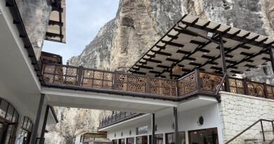 Экскурсия из Севастополя: Бахчисарай. Крымское Ханство и пещерный город Чуфу фото 16393 Экскурсия из Севастополя: Бахчисарай. Крымское Ханство и пещерный город Чуфу фото 16393