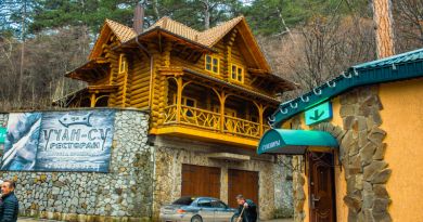 Панорамный вид: Дорога на Ай Петри