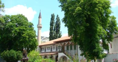 Экскурсия из Севастополя: Бахчисарай. Крымское Ханство и пещерный город Чуфу фото 15235 Экскурсия из Севастополя: Бахчисарай. Крымское Ханство и пещерный город Чуфу фото 15235