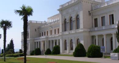 Экскурсия из Севастополя: Крым: Два дворца - Воронцовский & Ливадийский, з фото 15273 Экскурсия из Севастополя: Крым: Два дворца - Воронцовский & Ливадийский, з фото 15273