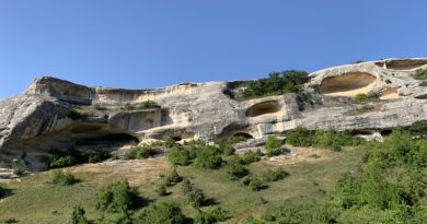 Панорамный вид: пещерный город Эски-Кермен